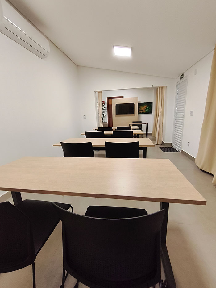 Auditório para treinamentos e palestras no Eccolo Coworking Criativo em São Carlos