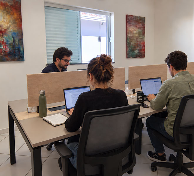 Mesa fixa em coworking no Eccolo em São Carlos