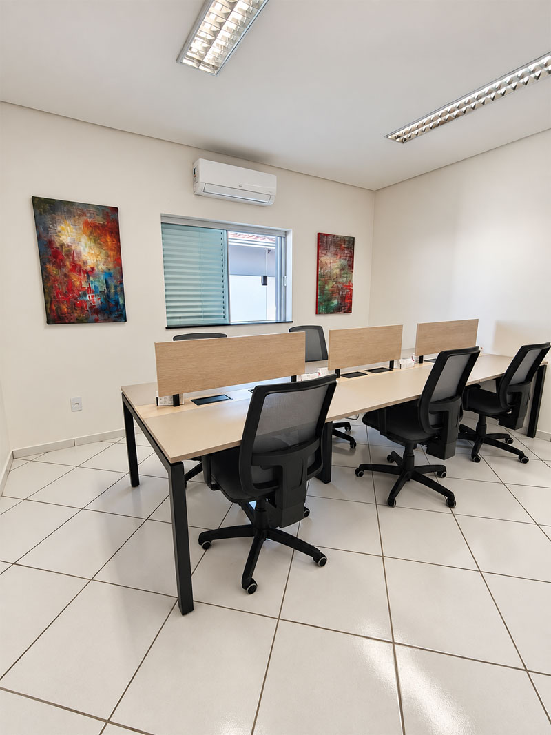 Mesa fixa em coworking no Eccolo em São Carlos