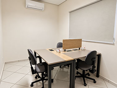 Sala privativa mobiliada do Eccolo Coworking em São Carlos